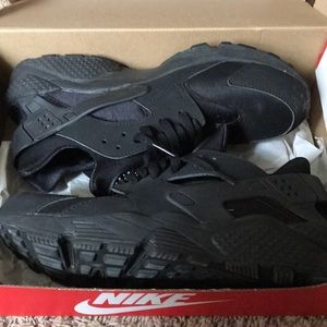 NIKE AIR HUARACHES